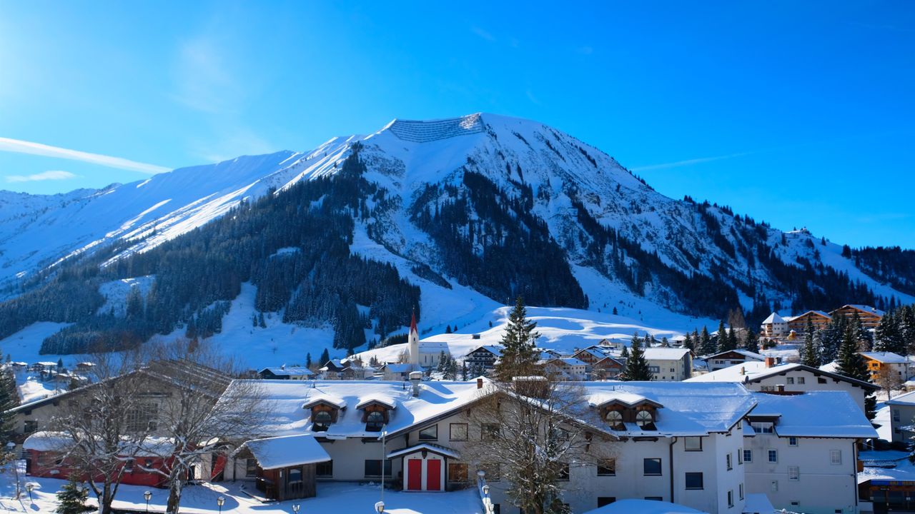 Berwang mit Hönig im Winter Berwang mit Hönig im Winter